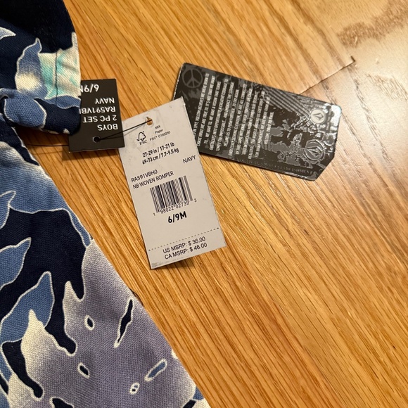 Volcom Baby Boy 1 Piece Outfit W/Matching Hat - Picture 6 of 10